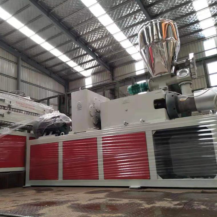 中小型企業(yè)如何選擇塑料管材設(shè)備