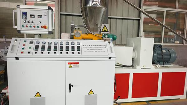 工業(yè)線槽生產(chǎn)設(shè)備